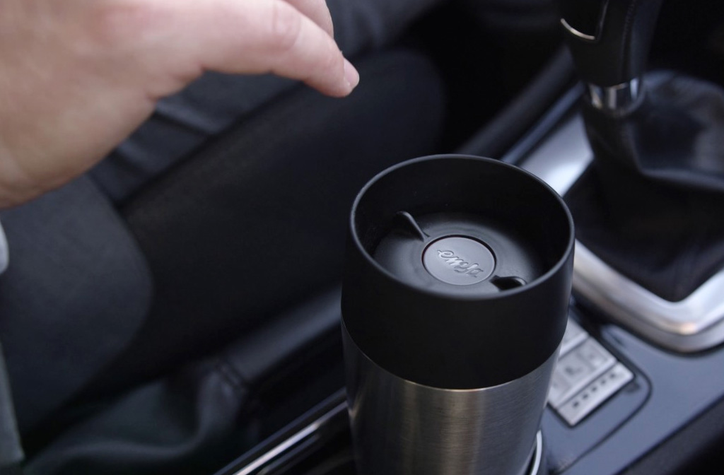 Beste thermosflessen, bekers en kannen: Tefal Travel Mug in de auto